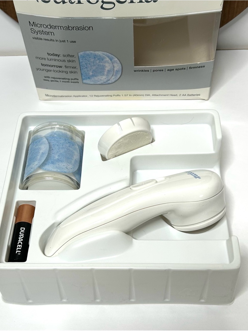 Neutrogena Microdermabrasion System Kit With 12 Rejuvenating Puffs